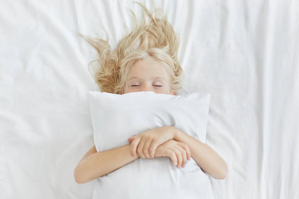 3 Easiest Way to Fluff Your Bed Pillow